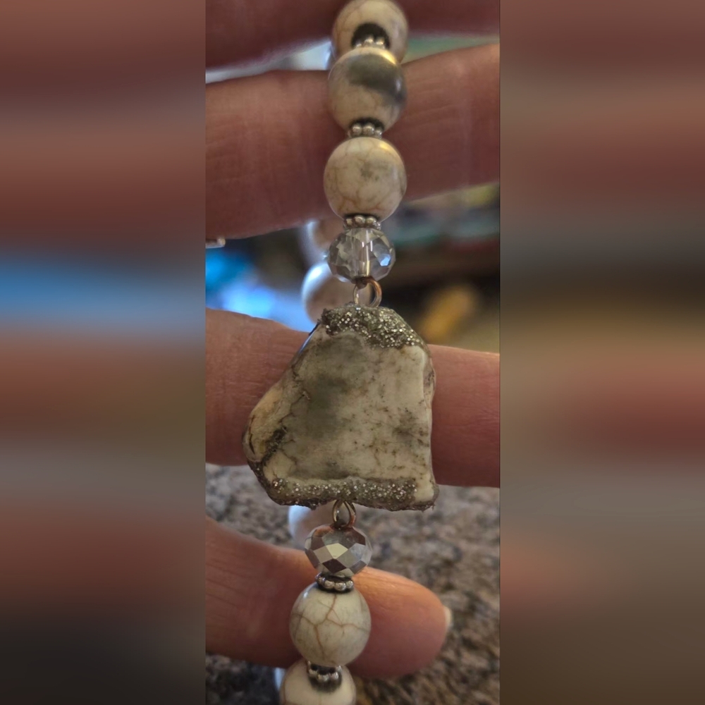 Howlite Beaded Stretch Bracelet With Druzy Accent Stone - Picture 4 of 5